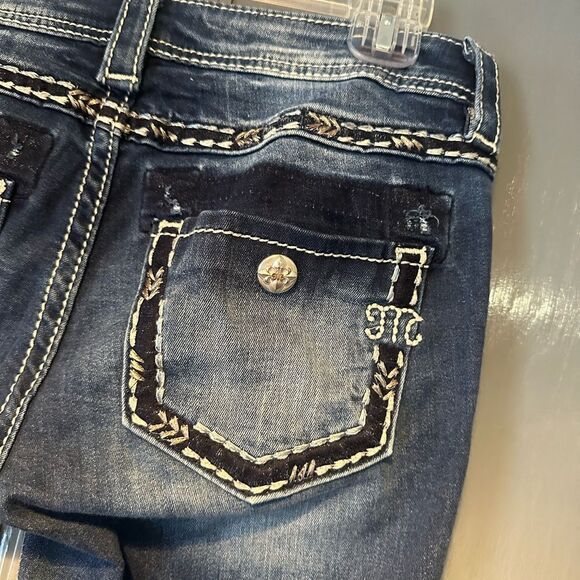 Miss Me Signature Capri Jeans - Picture 6 of 9